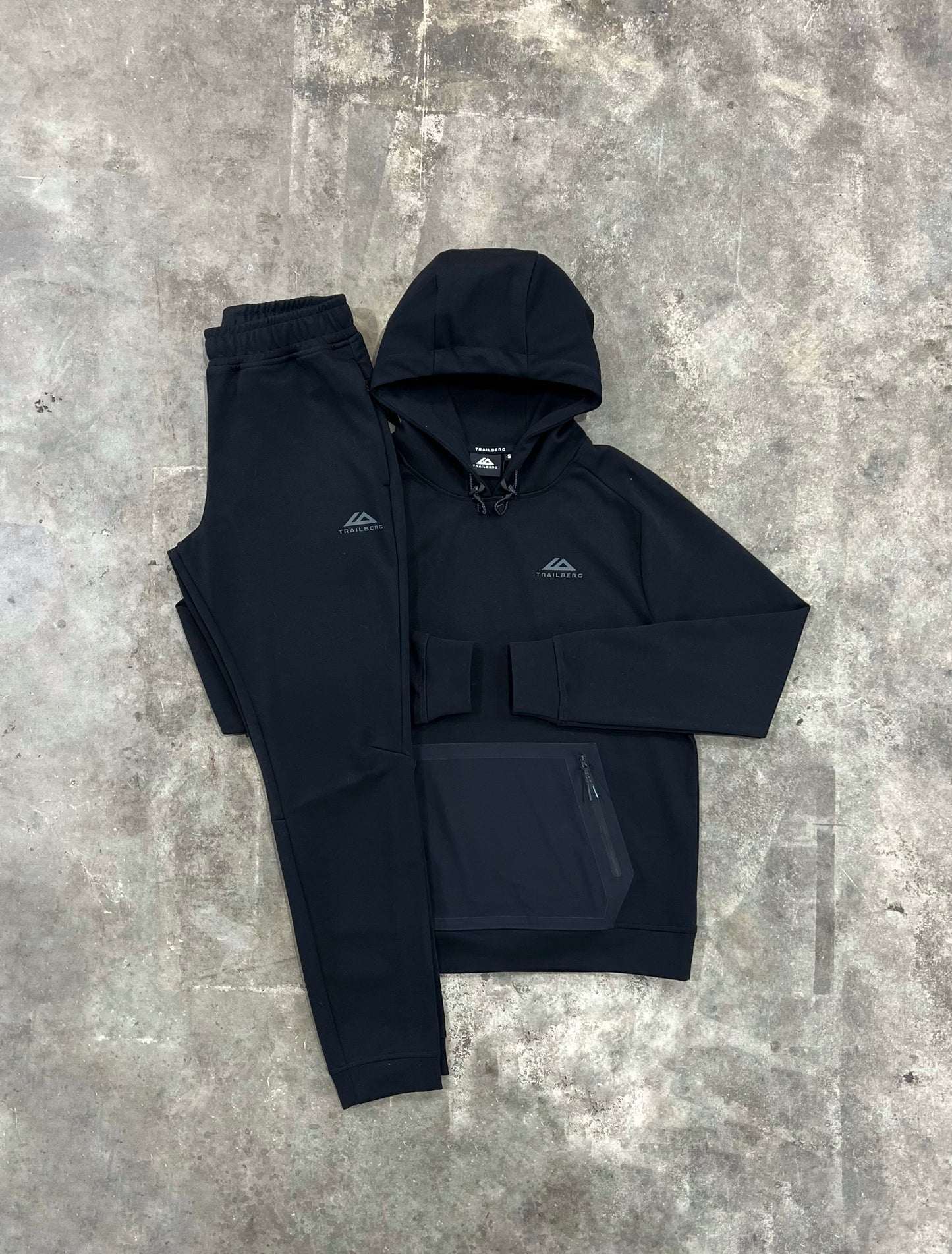 Trailberg Eclipse Black Tracksuit - Hoodie / Jogger