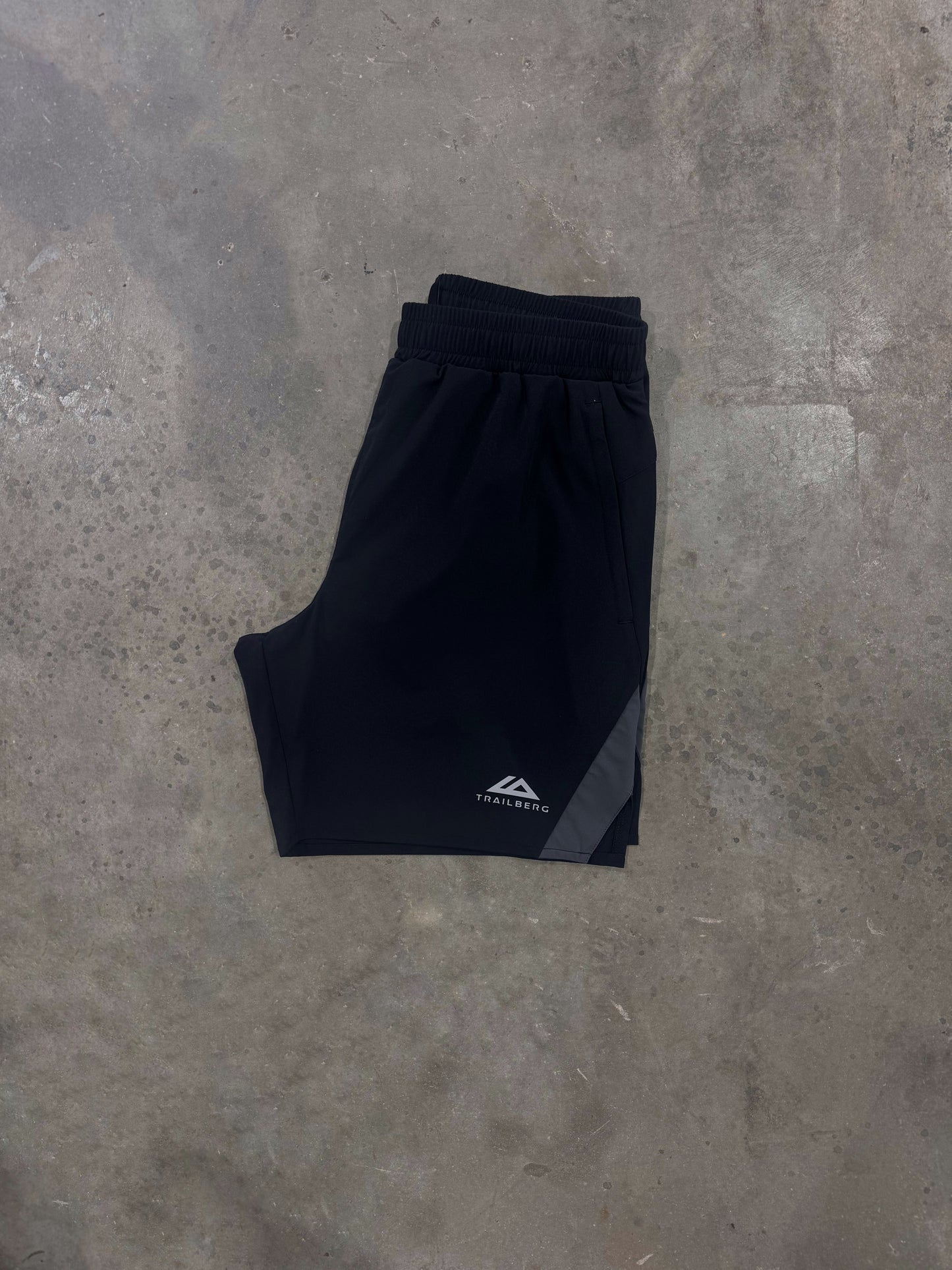 Trailberg SS26 Cloud Short - Black / Volcano Grey