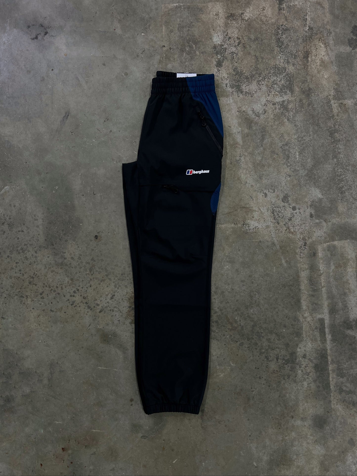 Berghaus Wavertree Pant - Black / Navy from DripModa