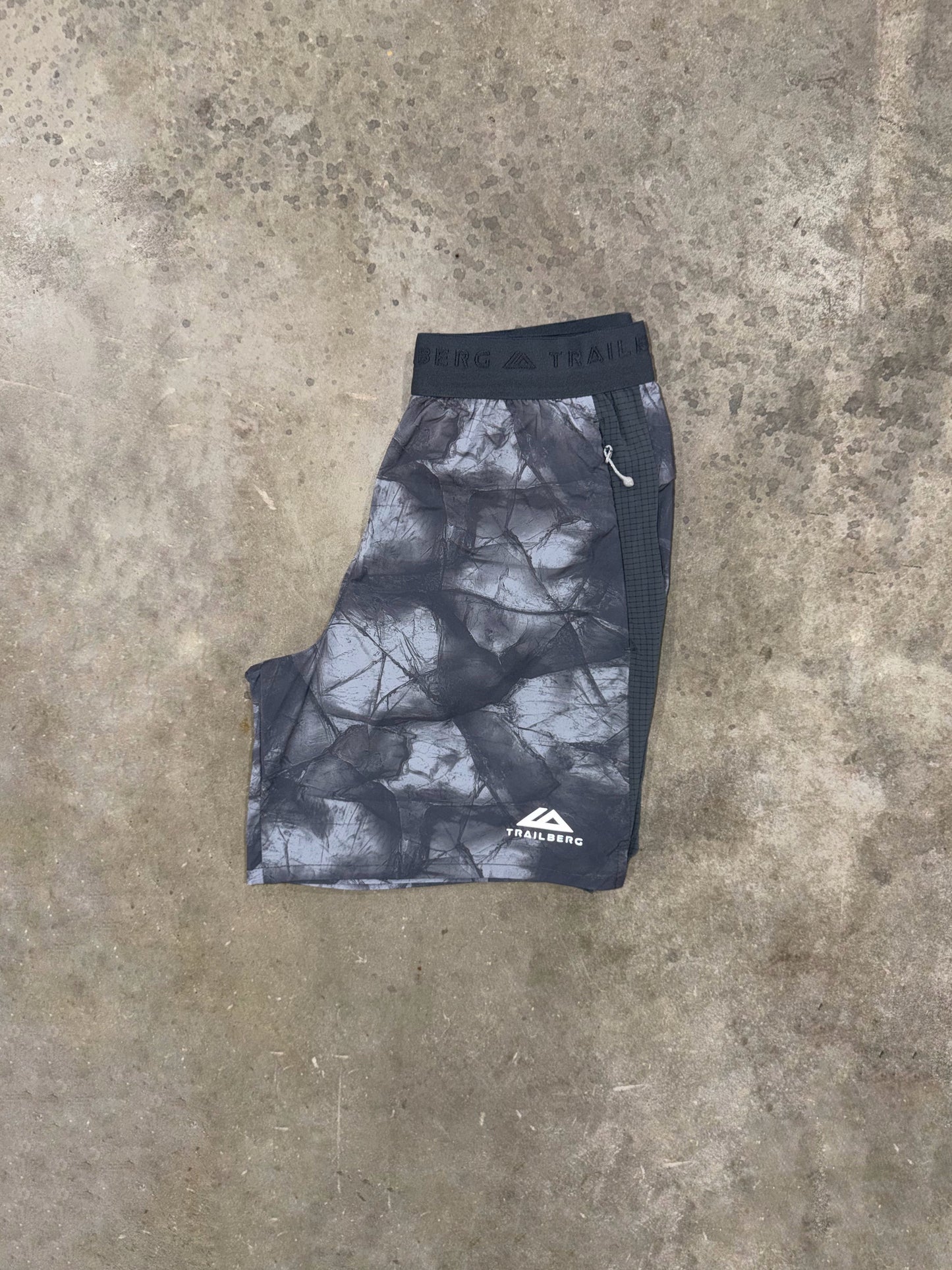Trailberg Ice Short - Graphite Grey from DripModa