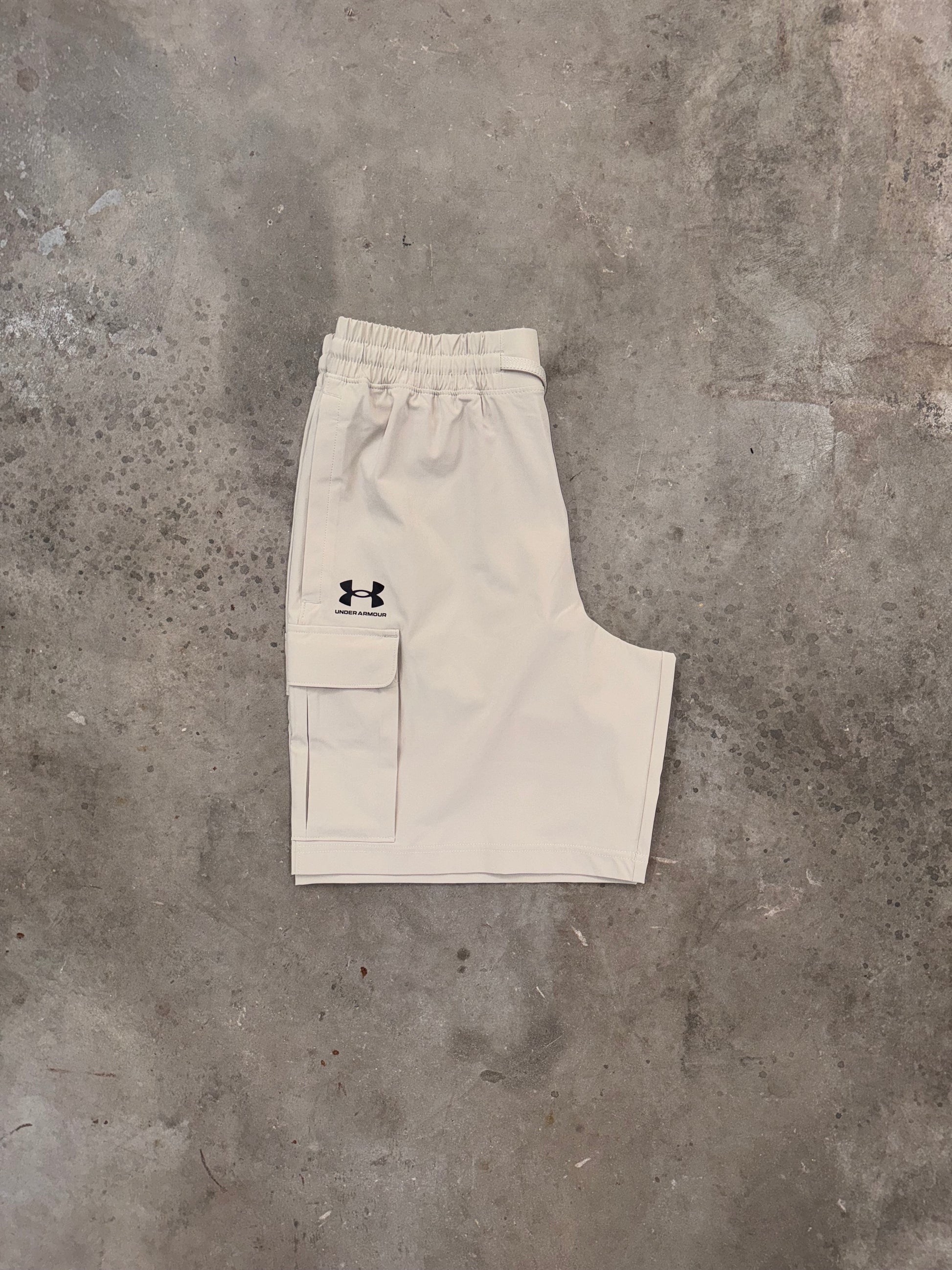 Under Armour Woven Vibe Stone - Short from DripModa