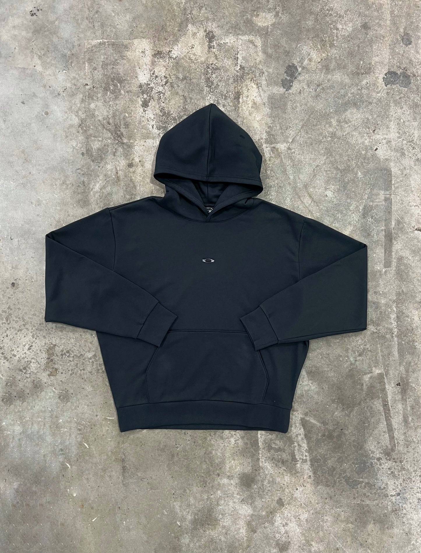 Oakley Metal Rise Hoodie - Black from DripModa
