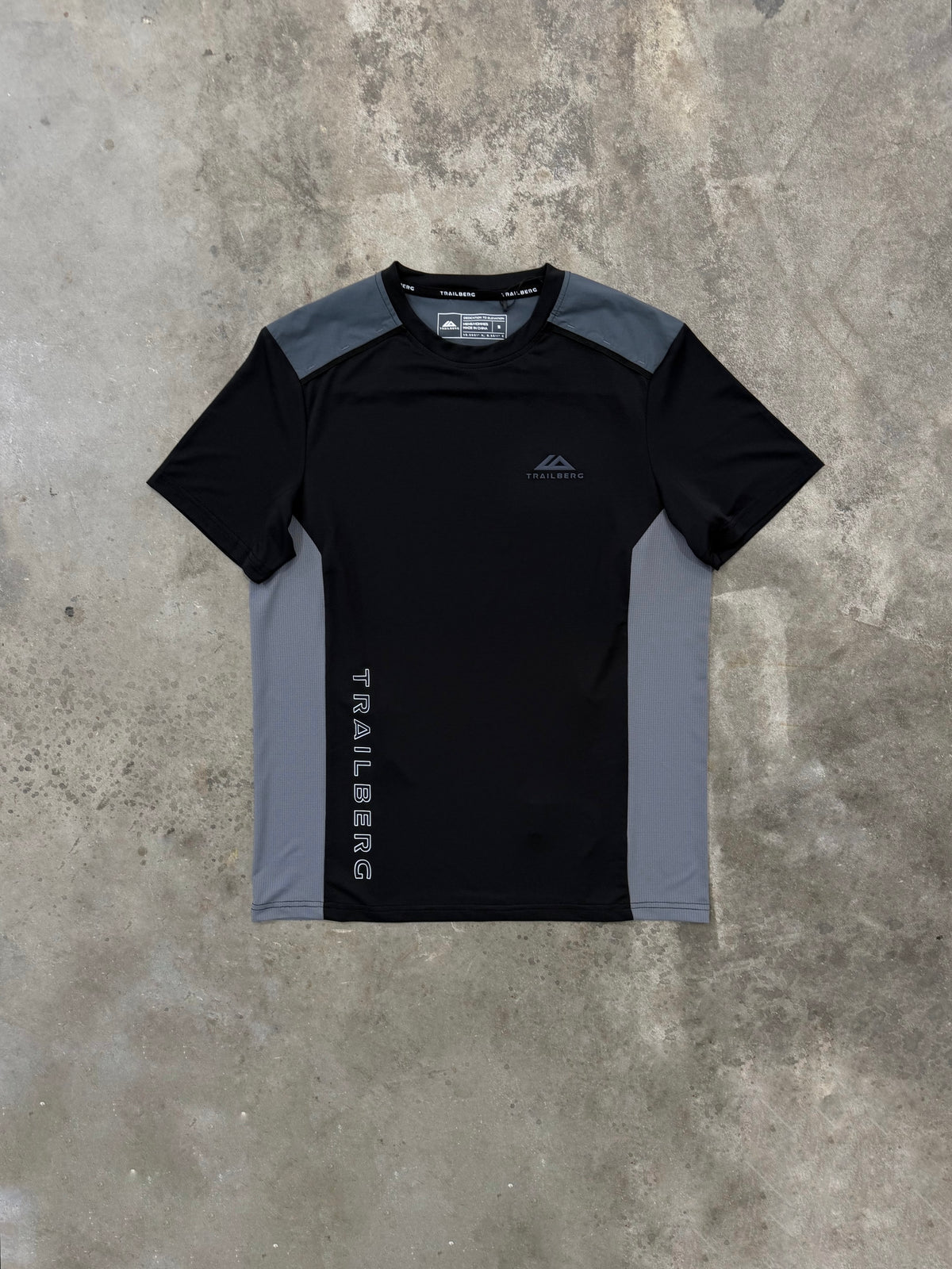 Trailberg Triathlon Ultra T Shirt - Black / Graphite Grey from DripModa