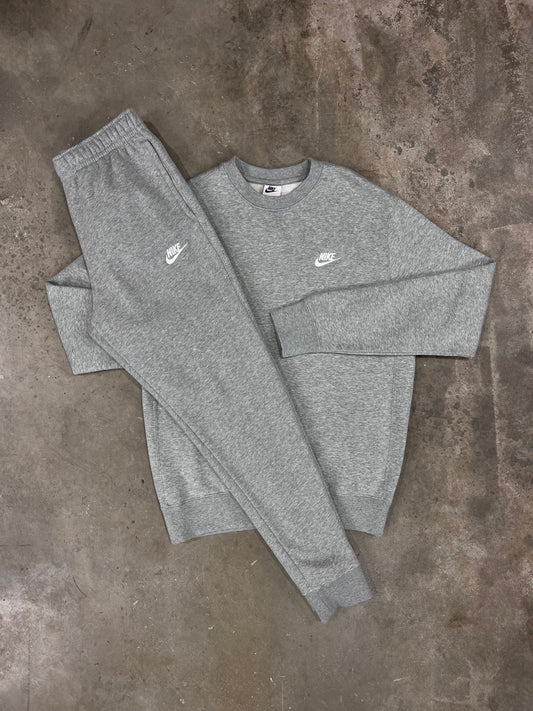 Nike Club Fleece Grey Set - Sweatshirt/Joggers