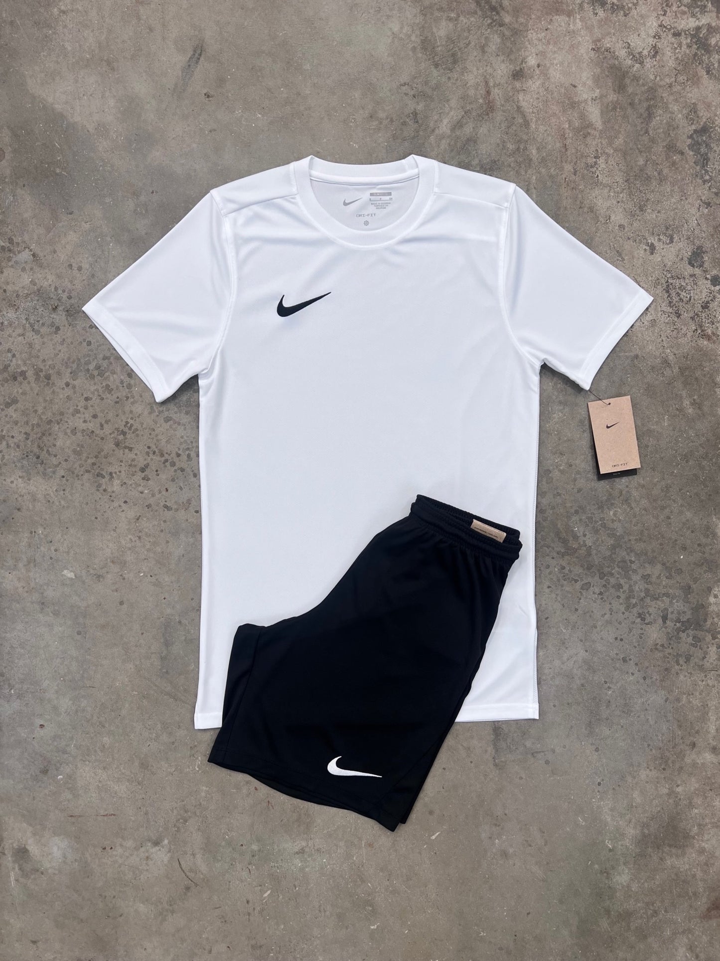 Nike Dri Fit White Set - T Shirt / Shorts