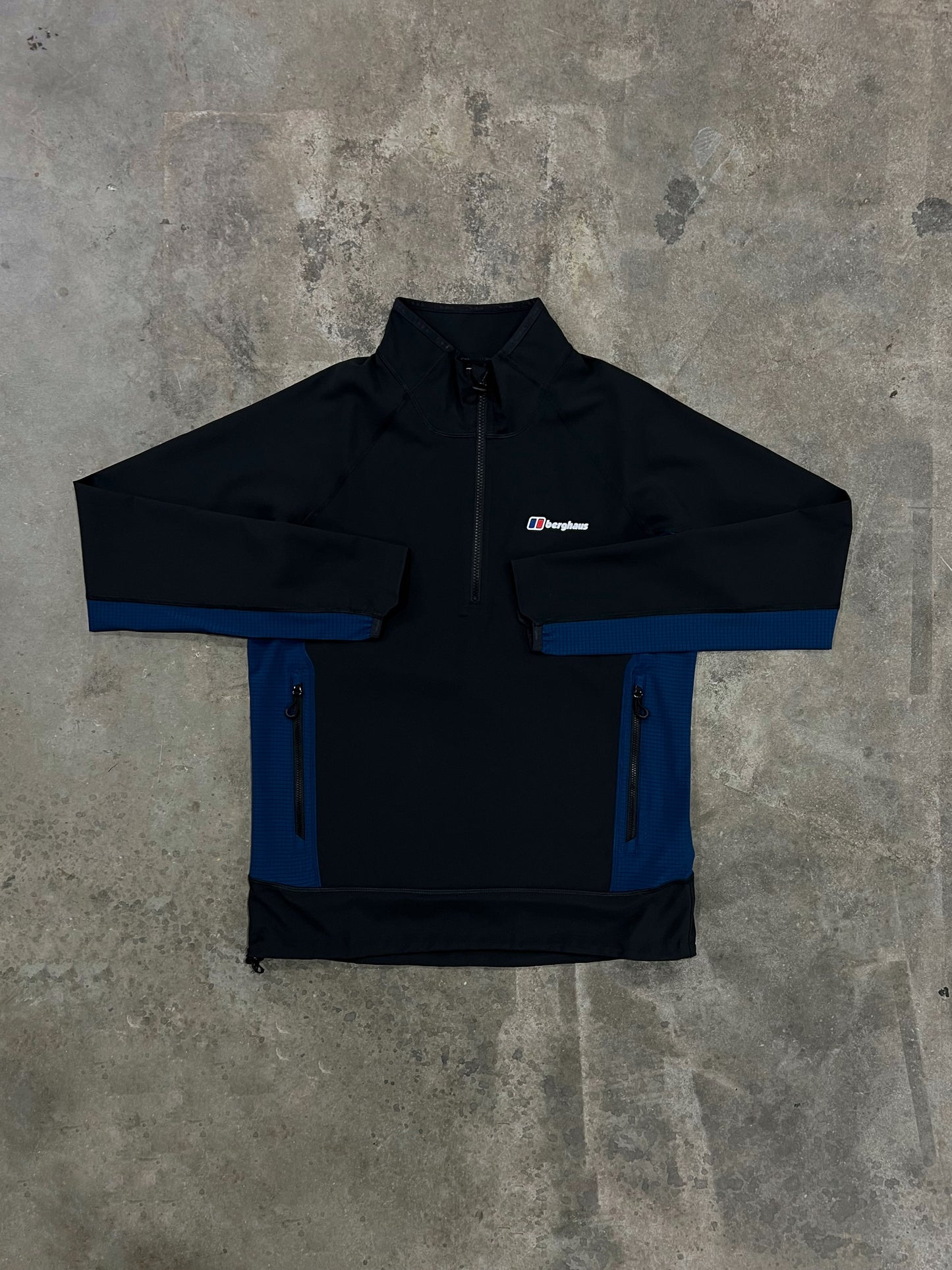 Berghaus Wavertree Quarter Zip - Black / Navy from DripModa